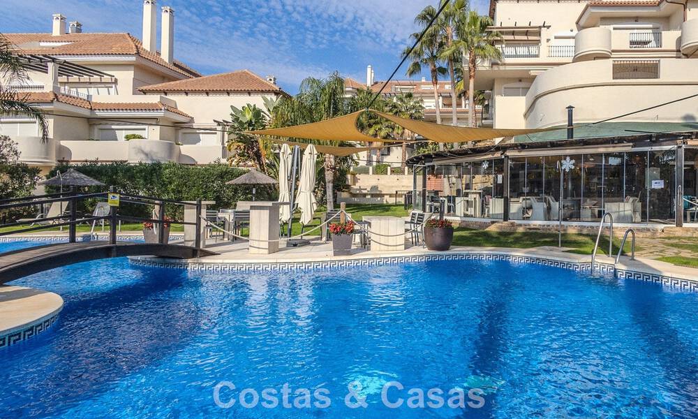 Prachtig appartement met ruim terras te koop in een luxueus complex in Nueva Andalucia, Marbella 778113
