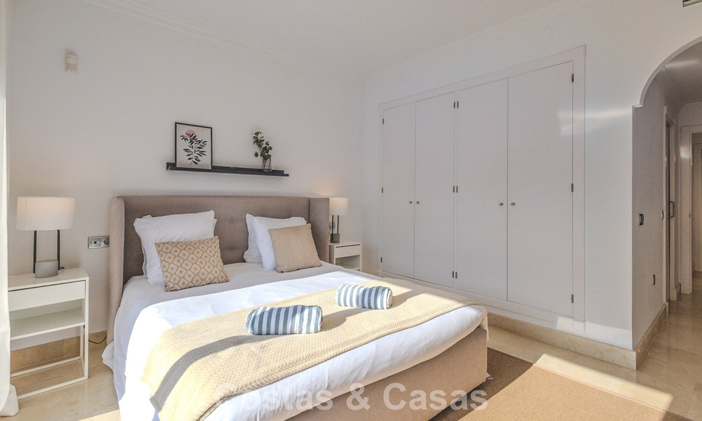 Prachtig appartement met ruim terras te koop in een luxueus complex in Nueva Andalucia, Marbella 778120