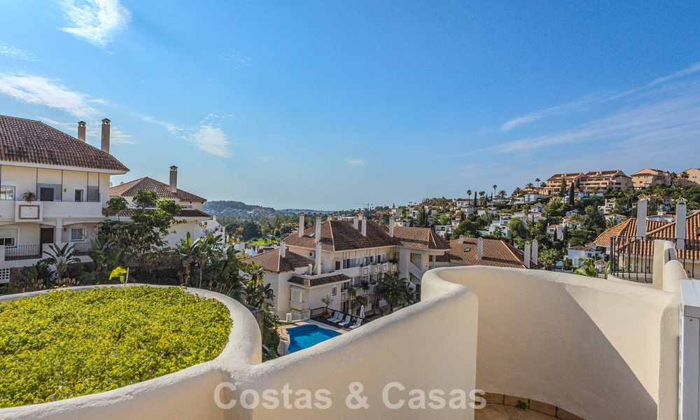 Prachtig appartement met ruim terras te koop in een luxueus complex in Nueva Andalucia, Marbella 778125
