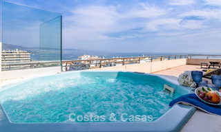 Penthouse met panoramisch zeezicht te koop op een steenworp van alle voorzieningen en het strand in Puerto Banus, Marbella 778099 