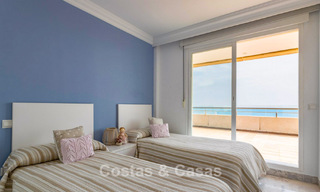 Penthouse met panoramisch zeezicht te koop op een steenworp van alle voorzieningen en het strand in Puerto Banus, Marbella 778102 