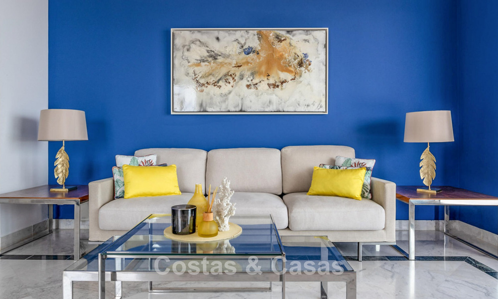 Penthouse met panoramisch zeezicht te koop op een steenworp van alle voorzieningen en het strand in Puerto Banus, Marbella 778103