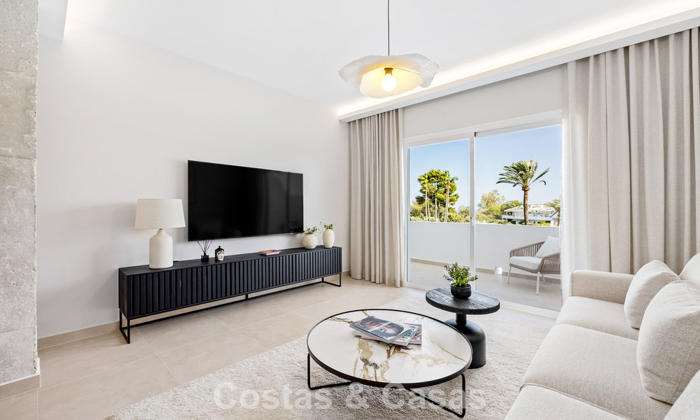 Gerenoveerd penthouse te koop in een populaire Aloha golfurbanisatie in het hartje van Nueva Andalucia, Marbella 778075