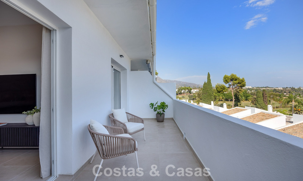 Gerenoveerd penthouse te koop in een populaire Aloha golfurbanisatie in het hartje van Nueva Andalucia, Marbella 778077