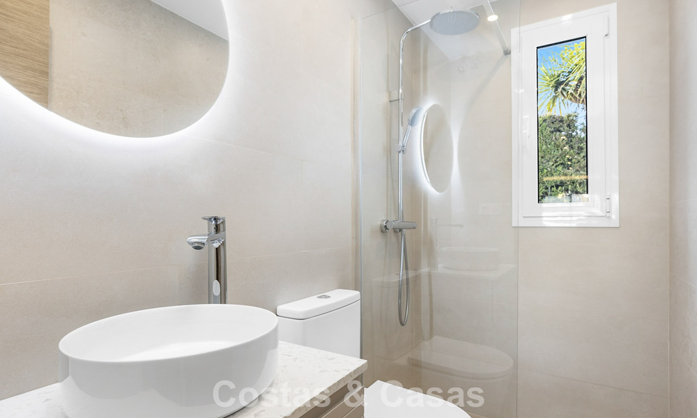 Gerenoveerd penthouse te koop in een populaire Aloha golfurbanisatie in het hartje van Nueva Andalucia, Marbella 778086