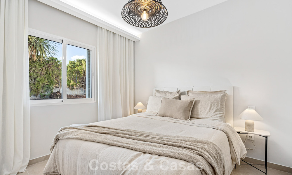 Gerenoveerd penthouse te koop in een populaire Aloha golfurbanisatie in het hartje van Nueva Andalucia, Marbella 778087