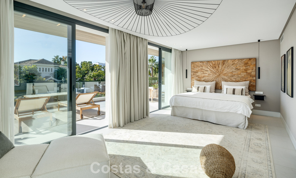 Modernistische luxevilla met zeezicht te koop in een geprivilegieerde villawijk in Nueva Andalucia, Marbella 778285