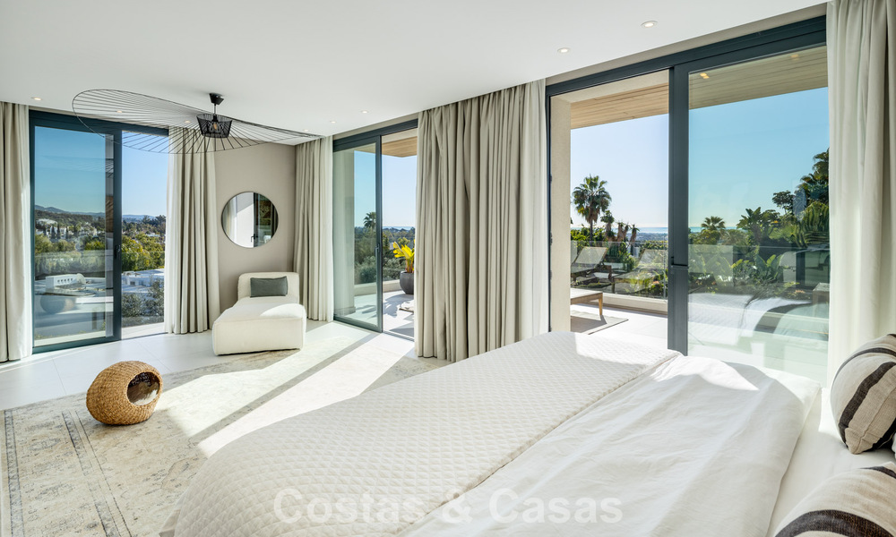 Modernistische luxevilla met zeezicht te koop in een geprivilegieerde villawijk in Nueva Andalucia, Marbella 778286