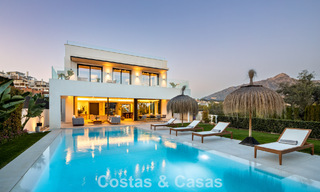 Modernistische luxevilla met zeezicht te koop in een geprivilegieerde villawijk in Nueva Andalucia, Marbella 778312 