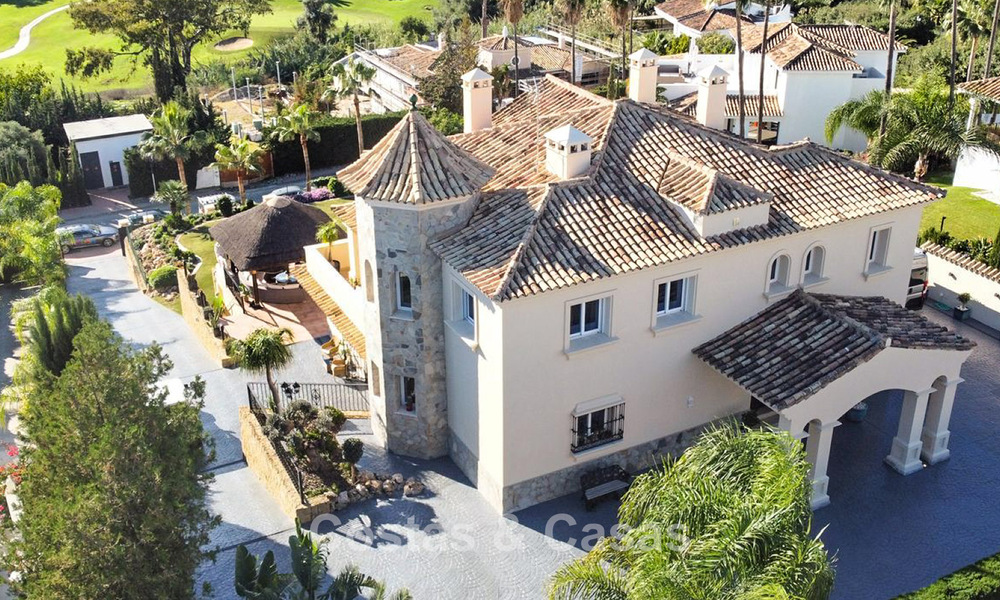 Mediterrane villa met zicht op de groene fairways te koop in een golfomgeving van Nueva Andalucia’s vallei, Marbella 778180