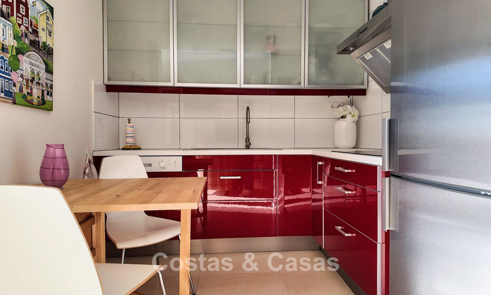 Mediterrane villa met zicht op de groene fairways te koop in een golfomgeving van Nueva Andalucia’s vallei, Marbella 778182