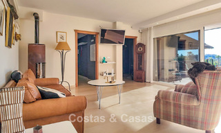 Mediterrane villa met zicht op de groene fairways te koop in een golfomgeving van Nueva Andalucia’s vallei, Marbella 778183 