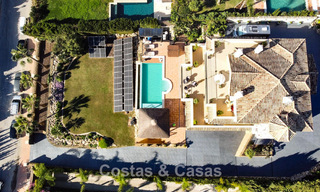 Mediterrane villa met zicht op de groene fairways te koop in een golfomgeving van Nueva Andalucia’s vallei, Marbella 778186 