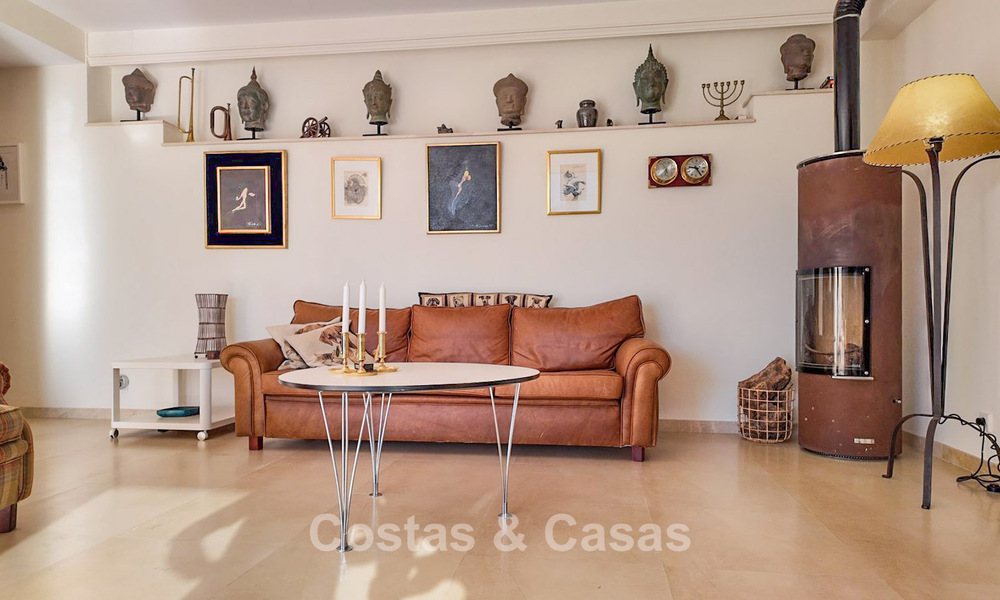 Mediterrane villa met zicht op de groene fairways te koop in een golfomgeving van Nueva Andalucia’s vallei, Marbella 778191