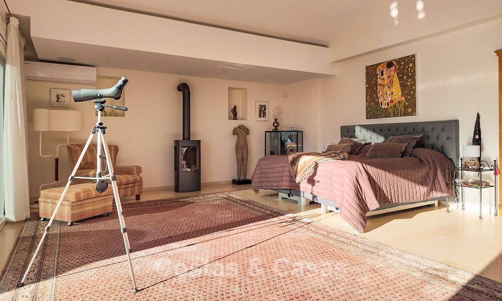 Mediterrane villa met zicht op de groene fairways te koop in een golfomgeving van Nueva Andalucia’s vallei, Marbella 778193