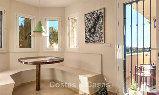 Mediterrane villa met zicht op de groene fairways te koop in een golfomgeving van Nueva Andalucia’s vallei, Marbella 778201 