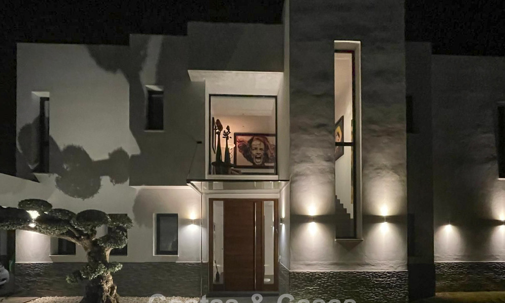 Moderne vrijstaande villa met 4 slaapkamers te koop beachside op de New Golden Mile tussen Marbella en Estepona 778224