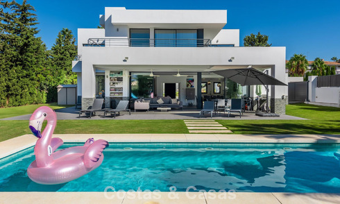 Moderne vrijstaande villa met 4 slaapkamers te koop beachside op de New Golden Mile tussen Marbella en Estepona 778225