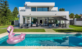 Moderne vrijstaande villa met 4 slaapkamers te koop beachside op de New Golden Mile tussen Marbella en Estepona 778225 