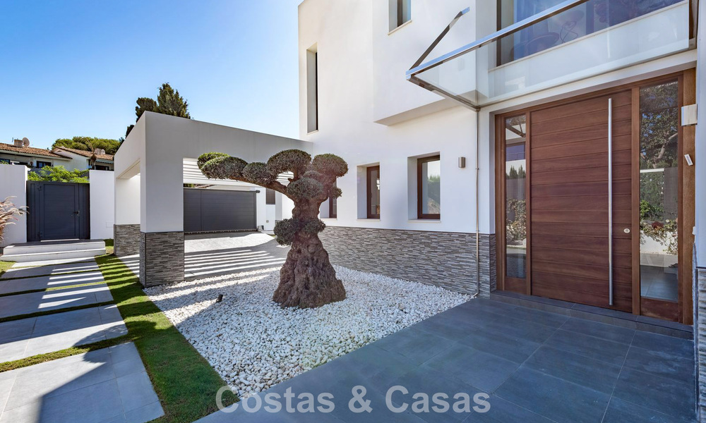Moderne vrijstaande villa met 4 slaapkamers te koop beachside op de New Golden Mile tussen Marbella en Estepona 778240