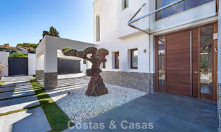 Moderne vrijstaande villa met 4 slaapkamers te koop beachside op de New Golden Mile tussen Marbella en Estepona 778240 
