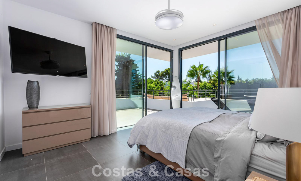 Moderne vrijstaande villa met 4 slaapkamers te koop beachside op de New Golden Mile tussen Marbella en Estepona 778243