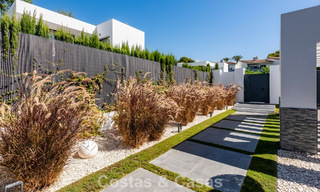 Moderne vrijstaande villa met 4 slaapkamers te koop beachside op de New Golden Mile tussen Marbella en Estepona 778248 