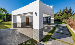 Moderne vrijstaande villa met 4 slaapkamers te koop beachside op de New Golden Mile tussen Marbella en Estepona 778249 