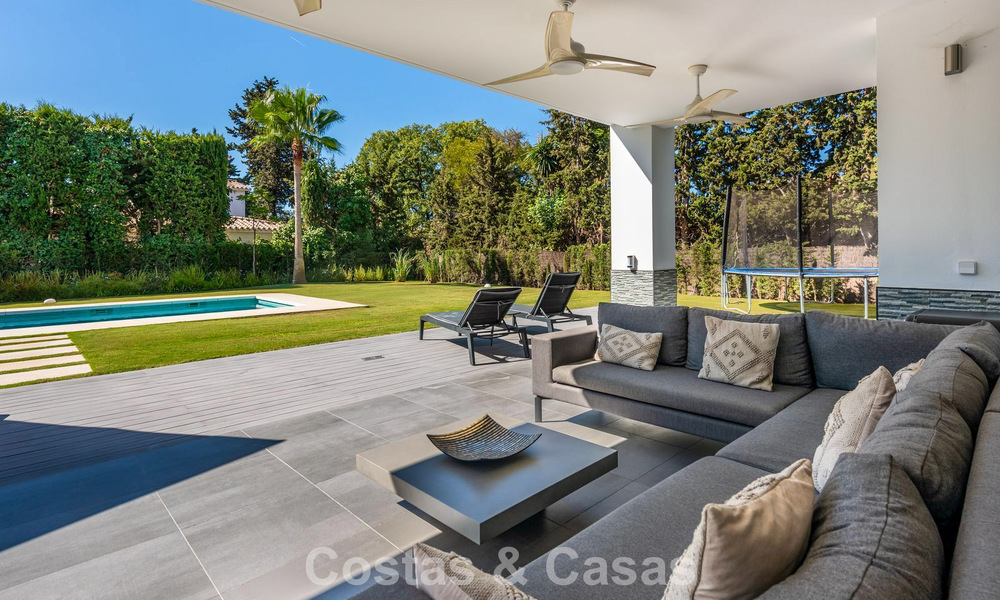 Moderne vrijstaande villa met 4 slaapkamers te koop beachside op de New Golden Mile tussen Marbella en Estepona 778255