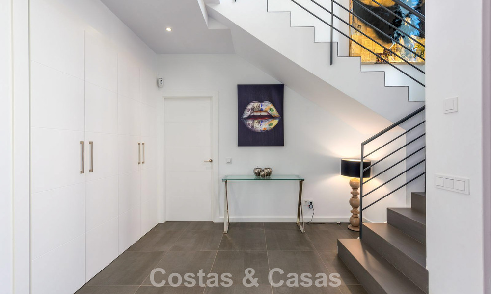 Moderne vrijstaande villa met 4 slaapkamers te koop beachside op de New Golden Mile tussen Marbella en Estepona 778257