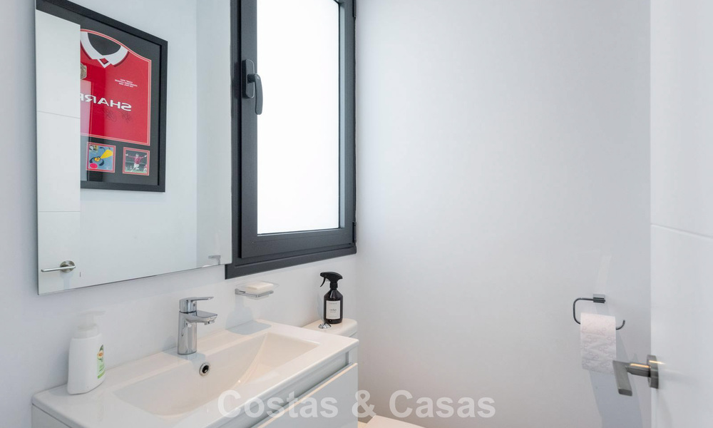 Moderne vrijstaande villa met 4 slaapkamers te koop beachside op de New Golden Mile tussen Marbella en Estepona 778279