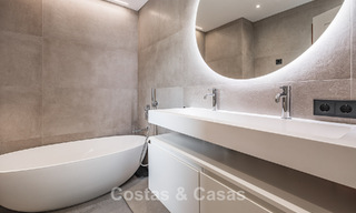 Volledig gerenoveerd 3-slaapkamer tuinappartement te koop in een luxueus complex in Marbella - Benahavis 778519 