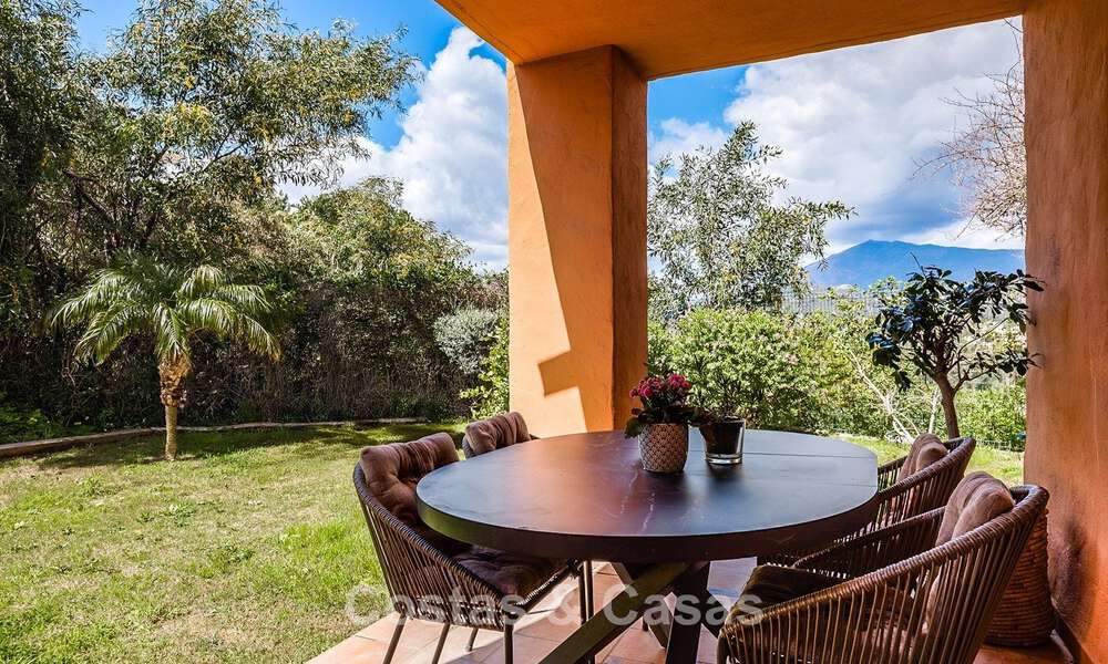 Volledig gerenoveerd 3-slaapkamer tuinappartement te koop in een luxueus complex in Marbella - Benahavis 778526