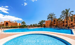 Volledig gerenoveerd 3-slaapkamer tuinappartement te koop in een luxueus complex in Marbella - Benahavis 778529 