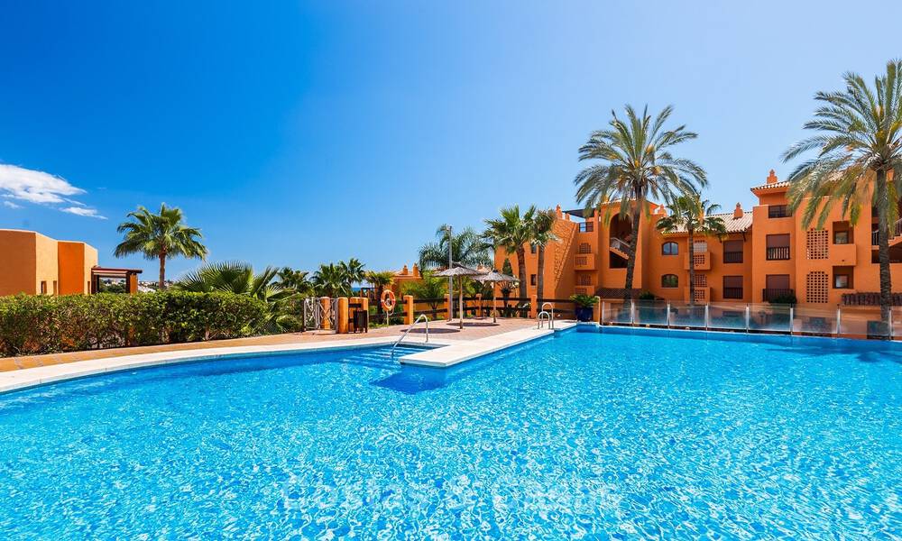 Volledig gerenoveerd 3-slaapkamer tuinappartement te koop in een luxueus complex in Marbella - Benahavis 778530