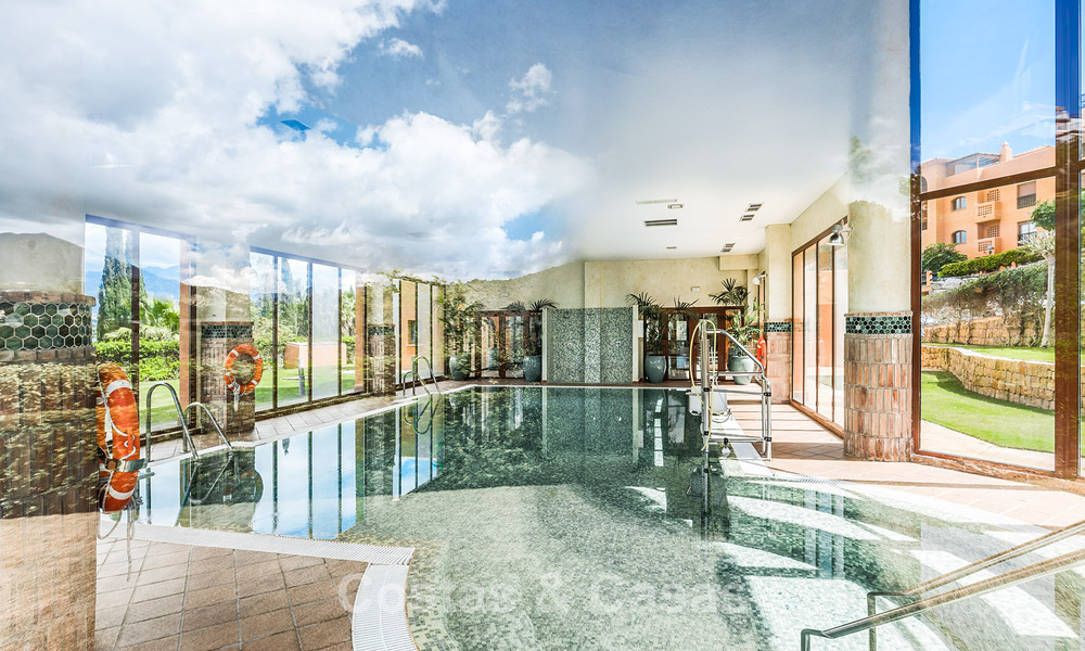 Volledig gerenoveerd 3-slaapkamer tuinappartement te koop in een luxueus complex in Marbella - Benahavis 778533