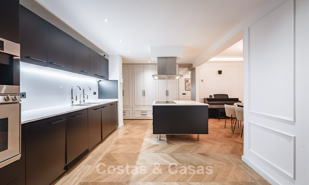 Volledig gerenoveerd 3-slaapkamer tuinappartement te koop in een luxueus complex in Marbella - Benahavis 778535