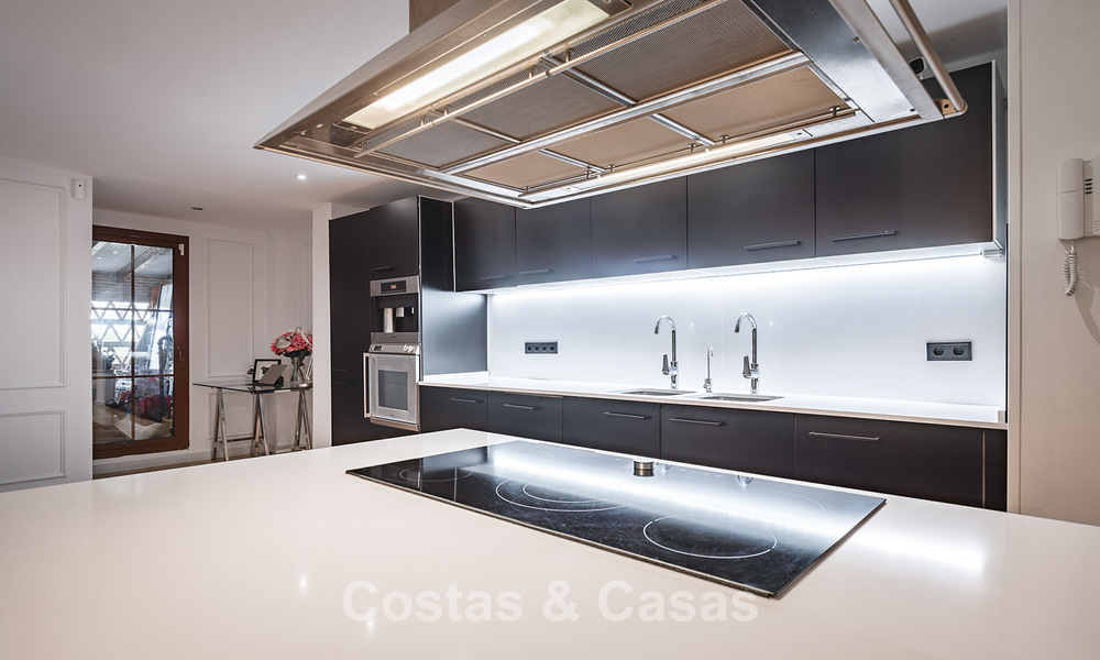 Volledig gerenoveerd 3-slaapkamer tuinappartement te koop in een luxueus complex in Marbella - Benahavis 778538