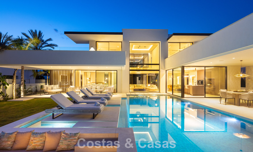 Strak ontworpen luxevilla te koop omgeven door golfbanen in Nueva Andalucia’s vallei, Marbella 778781