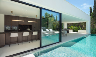 Strak ontworpen luxevilla te koop omgeven door golfbanen in Nueva Andalucia’s vallei, Marbella 778800 