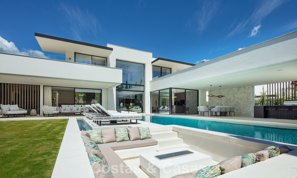 Strak ontworpen luxevilla te koop omgeven door golfbanen in Nueva Andalucia’s vallei, Marbella 778806