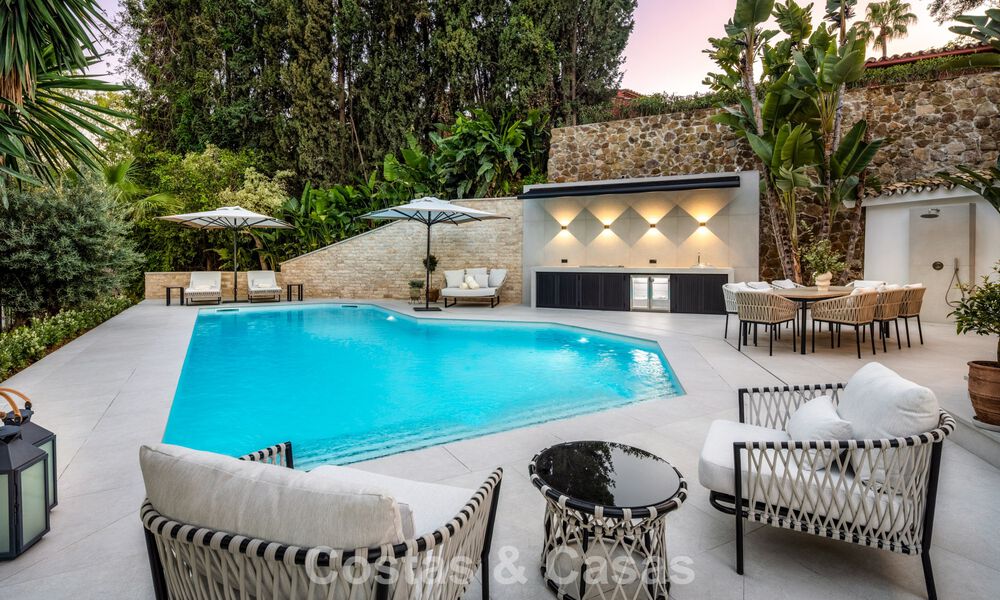 Schitterende luxevilla te koop in een eigentijdse, mediterrane architectuur in een golfresort, Marbella - Benahavis 778430