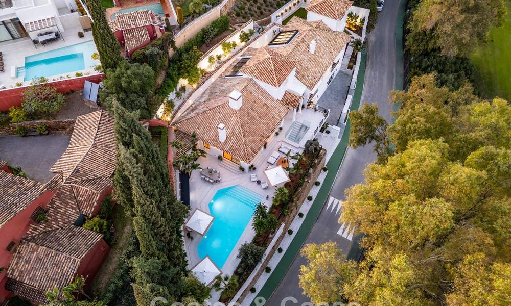 Schitterende luxevilla te koop in een eigentijdse, mediterrane architectuur in een golfresort, Marbella - Benahavis 778433