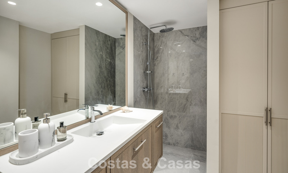 Eersteklas gerenoveerd duplex penthouse te koop in een gated luxe complex op de geprefereerde Golden Mile van Marbella 778650