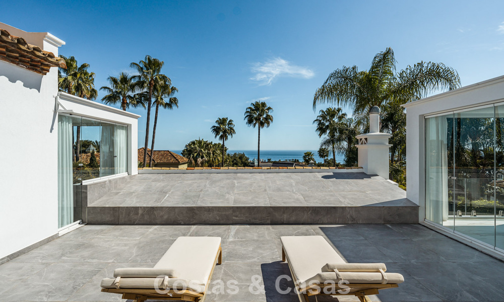 Verfijnde luxevilla in moderne mediterrane bouwstijl te koop met zeezicht in een gated complex op Marbella’s Golden Mile 778749