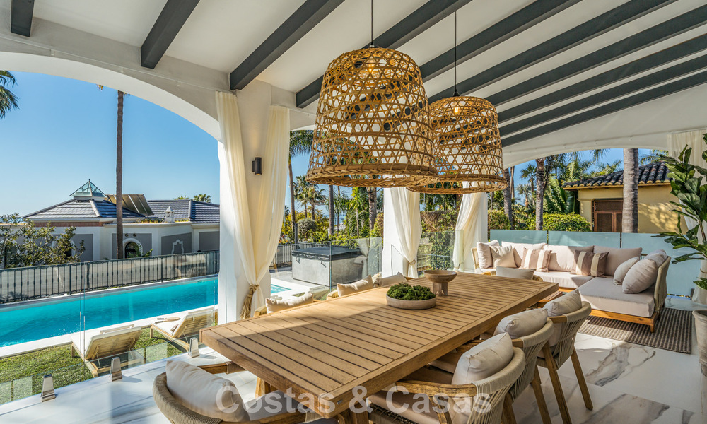 Verfijnde luxevilla in moderne mediterrane bouwstijl te koop met zeezicht in een gated complex op Marbella’s Golden Mile 778756
