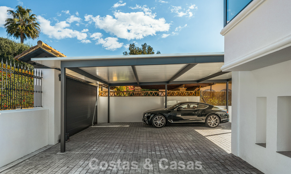 Verfijnde luxevilla in moderne mediterrane bouwstijl te koop met zeezicht in een gated complex op Marbella’s Golden Mile 778758