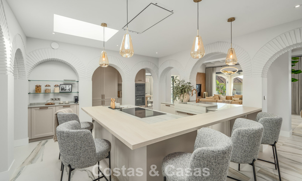 Verfijnde luxevilla in moderne mediterrane bouwstijl te koop met zeezicht in een gated complex op Marbella’s Golden Mile 778760