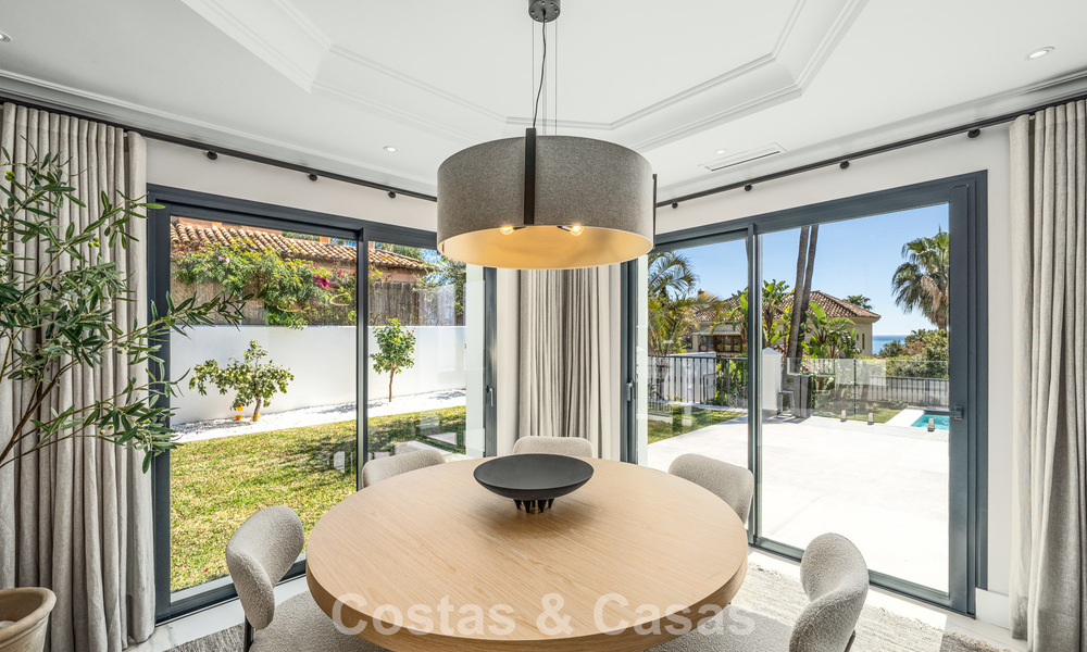 Verfijnde luxevilla in moderne mediterrane bouwstijl te koop met zeezicht in een gated complex op Marbella’s Golden Mile 778763