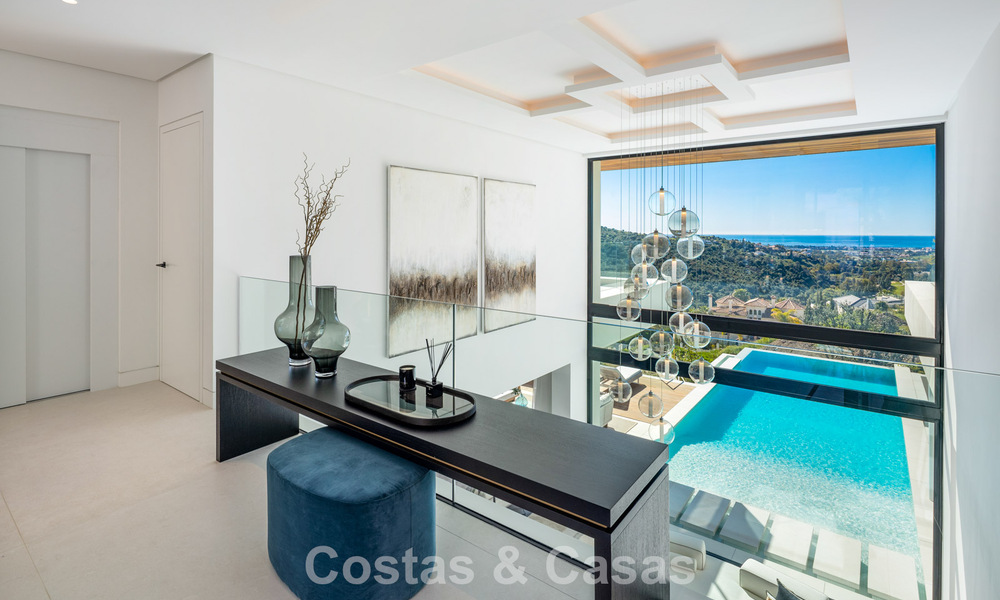 Gesofisticeerde, nieuwe luxevilla met panoramisch zeezicht te koop in een gated community van La Quinta, Marbella - Benahavis 800527